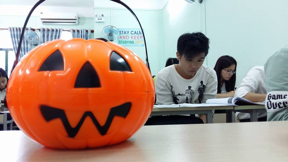 thi-toeic-halloween